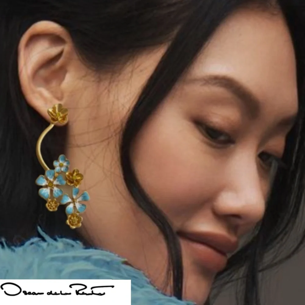 OSCAR DE LA RENTA • Flower Cluster Earrings Blue Enamel Gold Post Earrings
